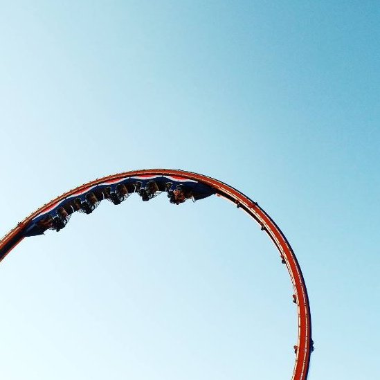 Y para terminar, un detalle de otro de los juegos que mejor definen a los parques de atracciones: la montaña rusa. La foto fue una de varias excelentes contribuciones de Johana Pulgarín G, o @joha.jpg. "Yo soy una montaña rusa que sube que baja / que ríe que calla confusa me dejo de lleva lleva / por lo que los días me quieran mostrar 🎶", escribió Johana. ¡Y recuerda buscar y participar en nuestro próximo desafío fotográfico! Y para terminar, un detalle de otro de los juegos que mejor definen a los parques de atracciones: la montaña rusa. La foto fue una de varias excelentes contribuciones de Johana Pulgarín G, o @joha.jpg. "Yo soy una montaña rusa que sube que baja / que ríe que calla confusa me dejo de lleva lleva / por lo que los días me quieran mostrar 🎶", escribió Johana. ¡Y recuerda buscar y participar en nuestro próximo desafío fotográfico!