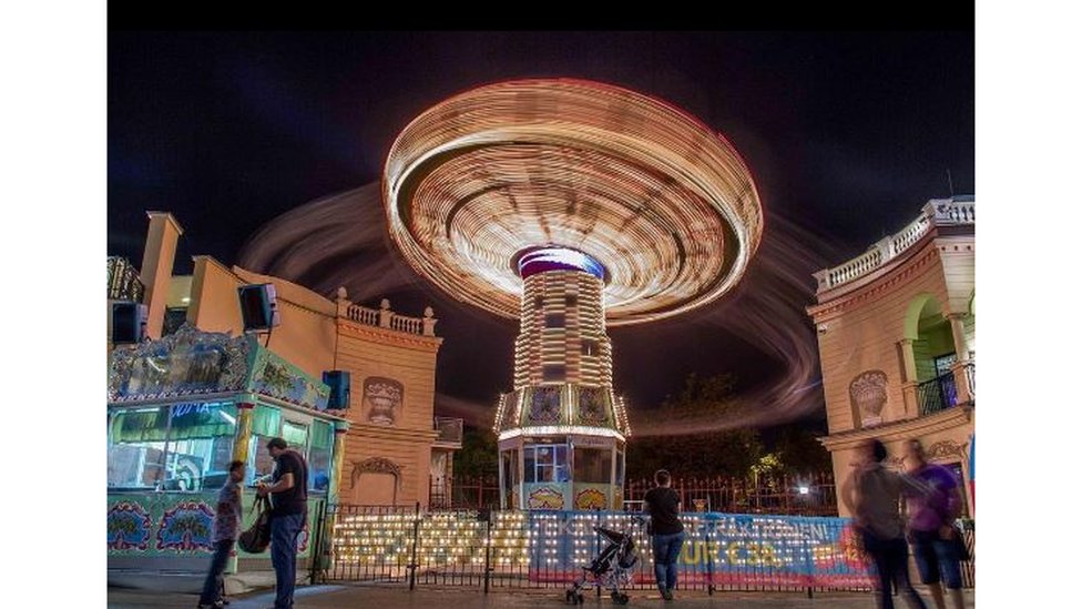 "El parque de atracciones más antiguo del mundo en un día cotidiano", dice Jaisia Figueroa Idrogo -conocida en Instagram como @jaisiafi- de esta foto tomada en el Wurstelprater de Viena, Austria. "El parque de atracciones más antiguo del mundo en un día cotidiano", dice Jaisia Figueroa Idrogo -conocida en Instagram como @jaisiafi- de esta foto tomada en el Wurstelprater de Viena, Austria.