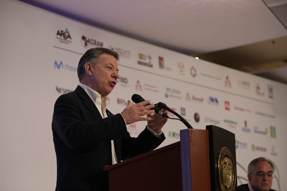 En el foro mundial hacen un llamado a que los recursos sean invertidos para que el café resista el cambio climático y los productores no sufran los azares de la lluvia o el calor. En el foro mundial hacen un llamado a que los recursos sean invertidos para que el café resista el cambio climático y los productores no sufran los azares de la lluvia o el calor.