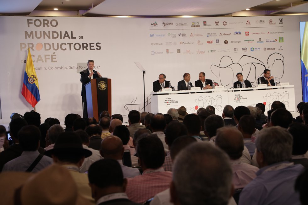 Participan personalidades como el expresidente de Estados Unidos Bill Clinton. Participan personalidades como el expresidente de Estados Unidos Bill Clinton.