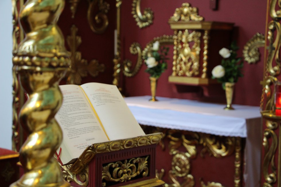 Vista del sagrario desde el altar de la capilla. Vista del sagrario desde el altar de la capilla.