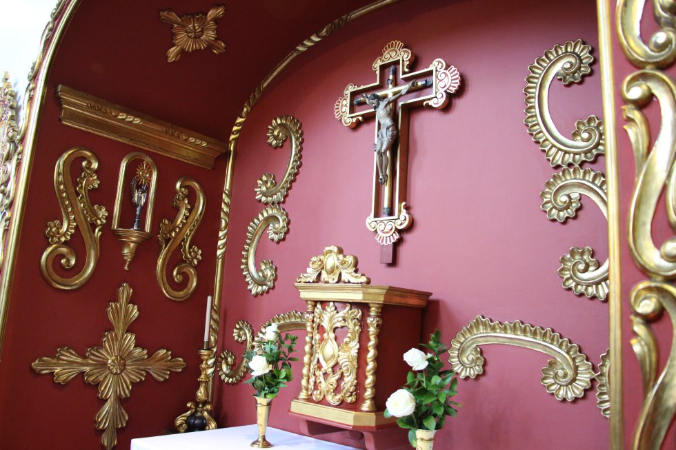 Sagrario de la capilla de la nunciatura, el espacio frente al cual se reclinará el pontífice durante sus oraciones matutinas. Sagrario de la capilla de la nunciatura, el espacio frente al cual se reclinará el pontífice durante sus oraciones matutinas.