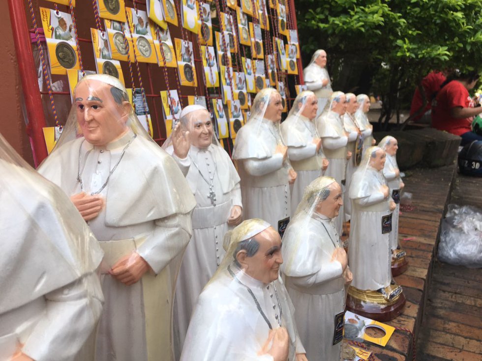 El papa arrivó a la ciudad cerca de las 8:30 a.m. El papa arrivó a la ciudad cerca de las 8:30 a.m.