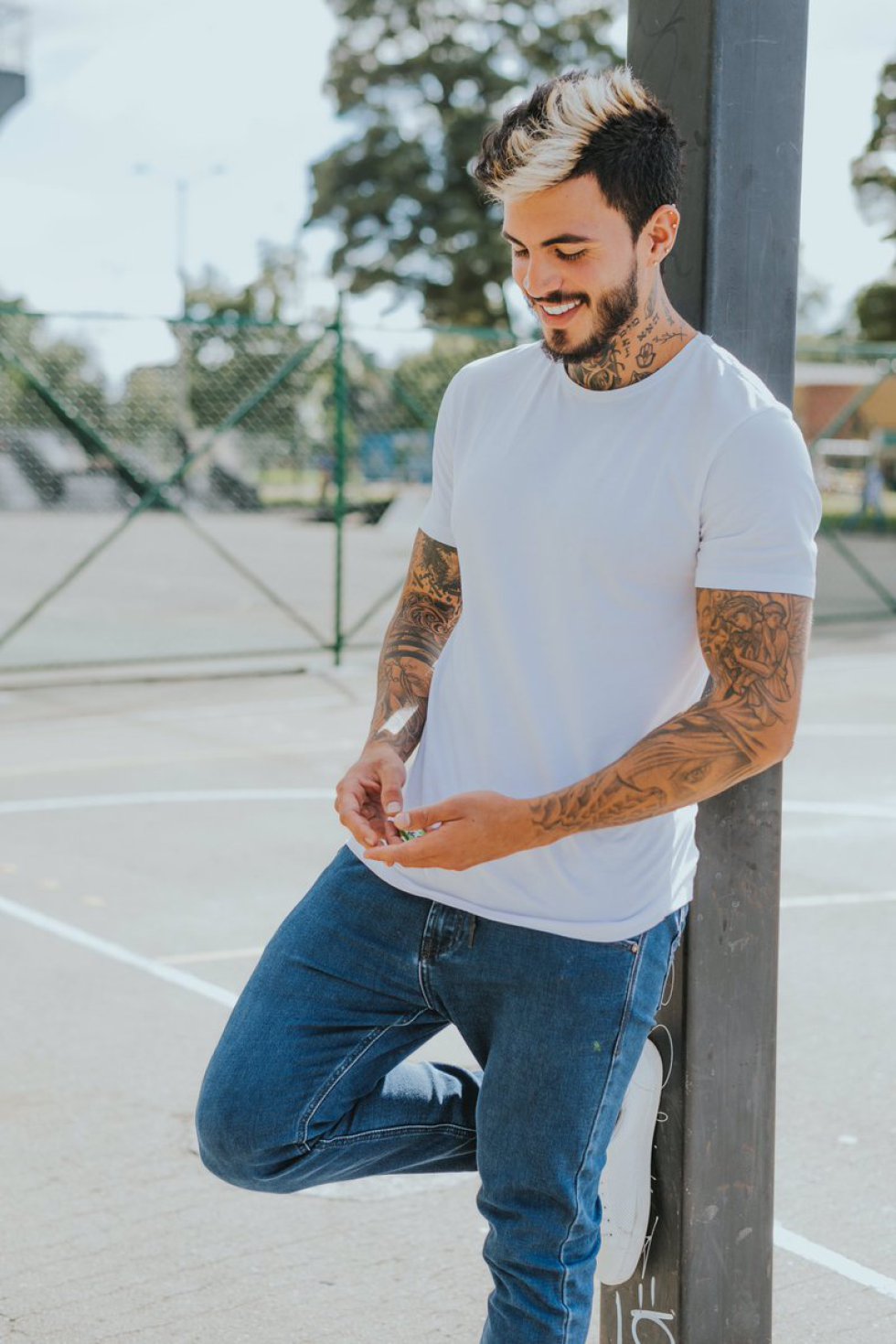 En el reality se destacó además de por su buen físico y rendimiento, por su sentido del humor y sus bromas. En el reality se destacó además de por su buen físico y rendimiento, por su sentido del humor y sus bromas.