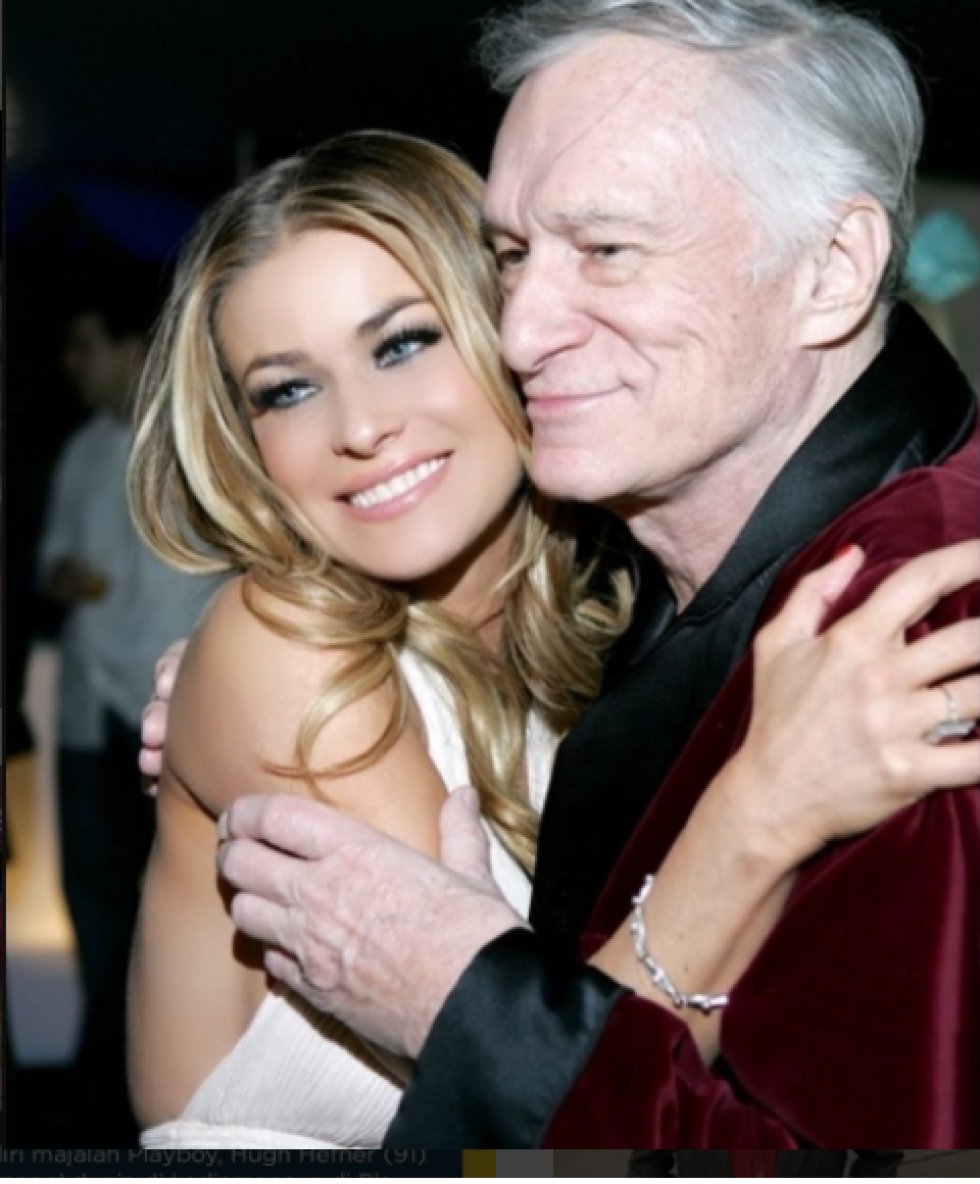 Playboy, célebre por el "conejito" que la representa, nació como un desafío a los conservadores códigos morales que regían en EE.UU. en ese entonces. En la foto, Hugh Hefner junto a la modelo Carmen Electra. Playboy, célebre por el "conejito" que la representa, nació como un desafío a los conservadores códigos morales que regían en EE.UU. en ese entonces. En la foto, Hugh Hefner junto a la modelo Carmen Electra.