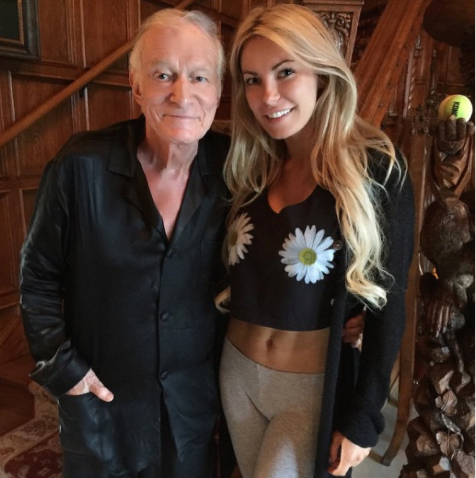 Su última esposa fue Crystal Harris, ella tenía 26 años y él 86 cuando se casaron en 2012. Su última esposa fue Crystal Harris, ella tenía 26 años y él 86 cuando se casaron en 2012.
