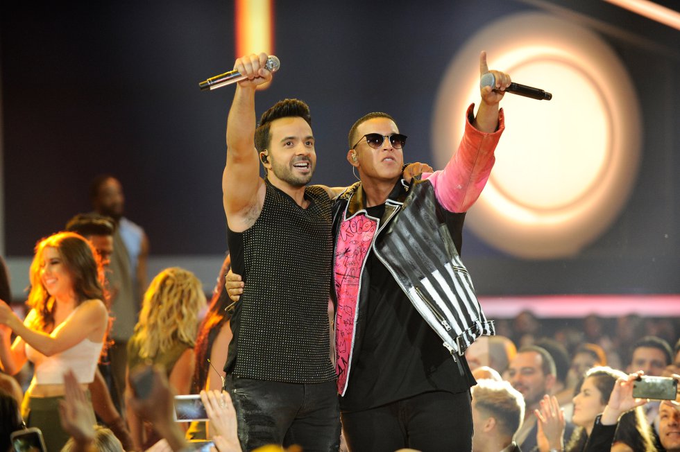 Mejor canción pop-rock para Luis Fonsi & Daddy Yankee por 'Despacito'. Y un segundo premio para esta pareja latina, la colaboración del año, por 'Despacito' junto a Justin Bieber. Mejor canción pop-rock para Luis Fonsi & Daddy Yankee por 'Despacito'. Y un segundo premio para esta pareja latina, la colaboración del año, por 'Despacito' junto a Justin Bieber.