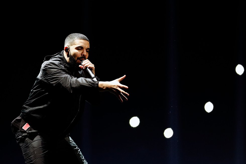 Mejor artista de rap-hip hop para el canadiense Drake. Mejor artista de rap-hip hop para el canadiense Drake.