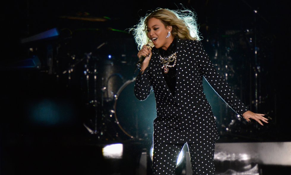 Mejor artista femenina de soul-R&B para la cantante Beyonce. Nominadas: Kehlani y Rihanna. Mejor artista femenina de soul-R&B para la cantante Beyonce. Nominadas: Kehlani y Rihanna.