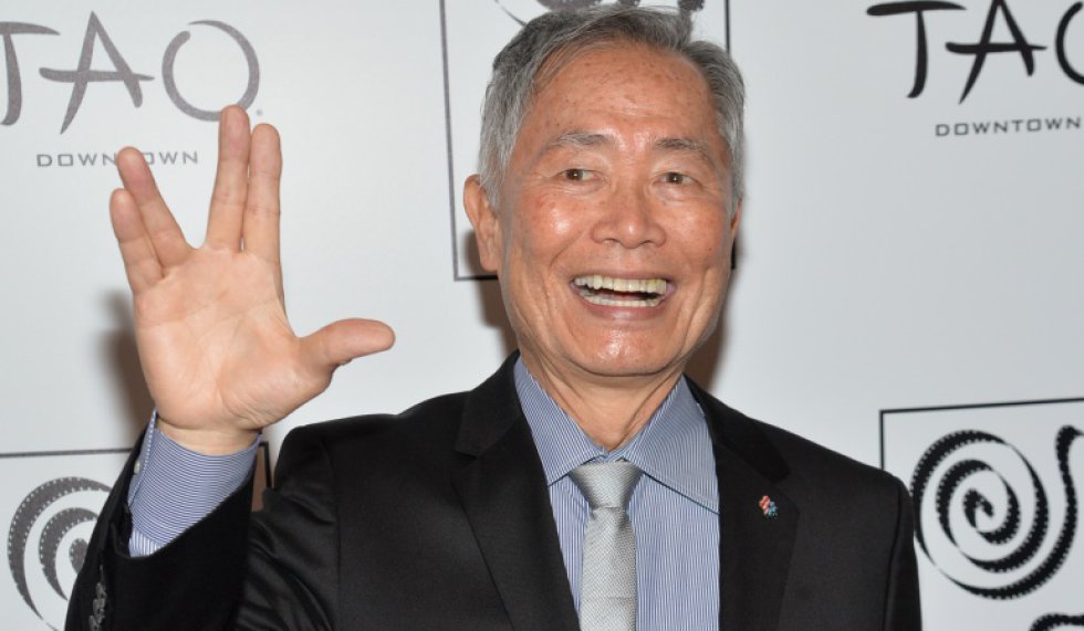Scott R. Brunton le dijo a The Hollywood Reporter que tenía 23 años cuando Takei se aprovechó de él en un estado de inconciencia. El actor de la serie original de "Star Trek" usó su cuenta de Twitter para negar las acusaciones. Scott R. Brunton le dijo a The Hollywood Reporter que tenía 23 años cuando Takei se aprovechó de él en un estado de inconciencia. El actor de la serie original de "Star Trek" usó su cuenta de Twitter para negar las acusaciones.