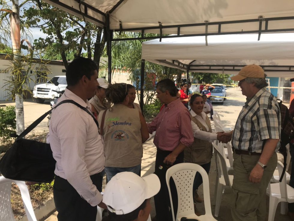 Rafael Pardo, minposconflicto visitó una de las zonas de sustitución de cultivos. Rafael Pardo, minposconflicto visitó una de las zonas de sustitución de cultivos.