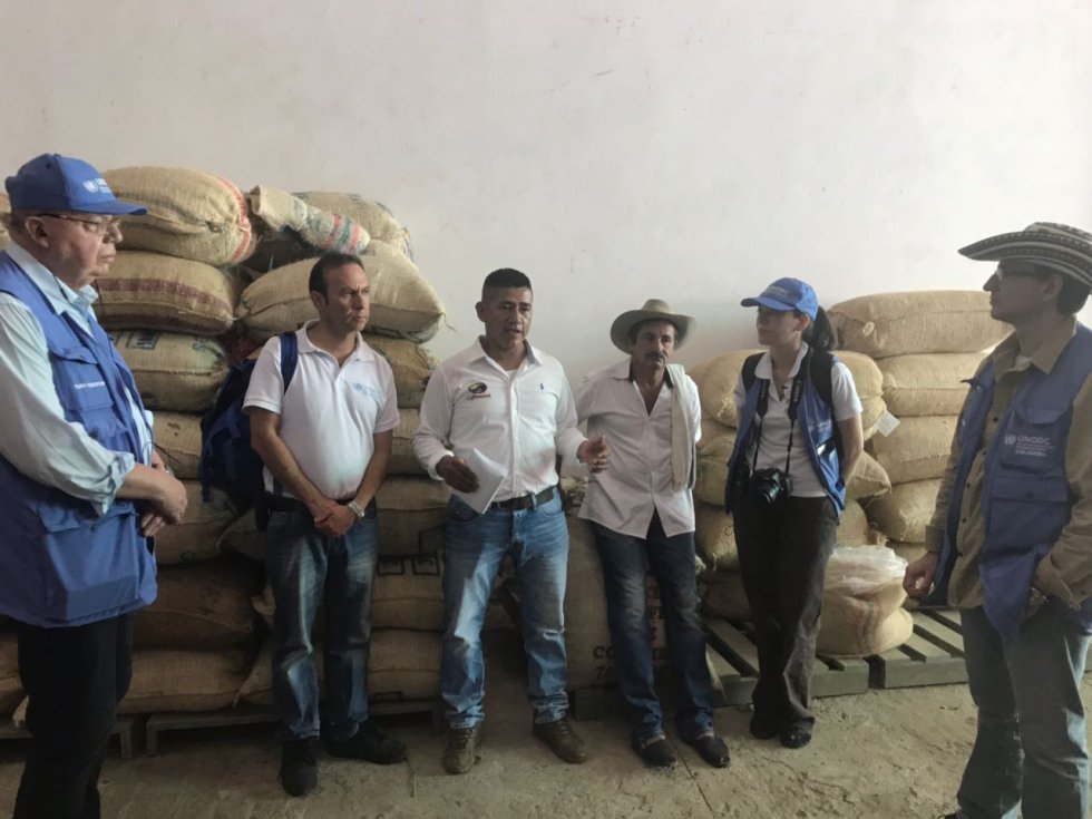 MinPosconflicto se reunió con campesinos y agroindustriales para hablar de sustitución de cultivos. MinPosconflicto se reunió con campesinos y agroindustriales para hablar de sustitución de cultivos.