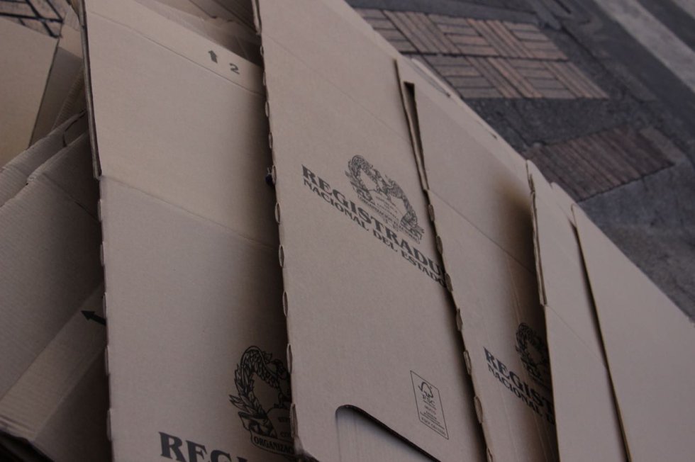 Después de que votaran las personas que se encontrabana en la fila, se inició con la destrucción del material no usado. Después de que votaran las personas que se encontrabana en la fila, se inició con la destrucción del material no usado.