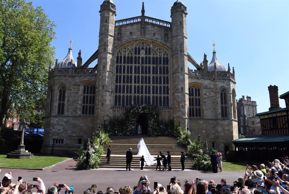Meghan Markle llegando a la Capilla de San Jorge en el Castillo de Windsor para su ceremonia de boda real con el Príncipe Harry de Gran Bretaña. Meghan Markle llegando a la Capilla de San Jorge en el Castillo de Windsor para su ceremonia de boda real con el Príncipe Harry de Gran Bretaña.