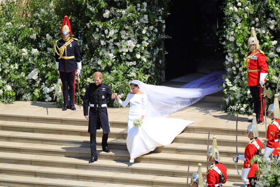 La reina Isabel II concedió esta mañana el título de duque de Sussex a su nieto y, en consecuencia, Markle se ha convertido a su vez en duquesa al casarse con el príncipe Enrique. La reina Isabel II concedió esta mañana el título de duque de Sussex a su nieto y, en consecuencia, Markle se ha convertido a su vez en duquesa al casarse con el príncipe Enrique.