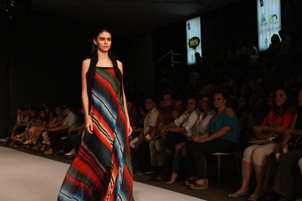 El segundo día de esta gran feria de moda inició con una gran pasarela en la cual los estudiantes de la universidad de la CUN dejaron ver sus mejores diseños. El segundo día de esta gran feria de moda inició con una gran pasarela en la cual los estudiantes de la universidad de la CUN dejaron ver sus mejores diseños.