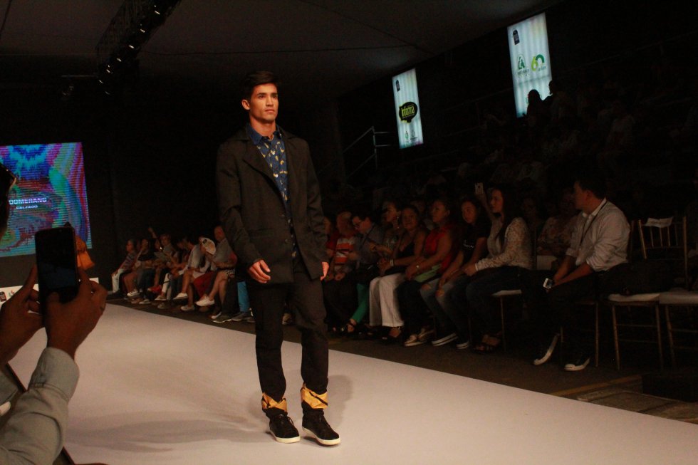 El segundo día de esta gran feria de moda inició con una gran pasarela en la cual los estudiantes de la universidad de la CUN dejaron ver sus mejores diseños. El segundo día de esta gran feria de moda inició con una gran pasarela en la cual los estudiantes de la universidad de la CUN dejaron ver sus mejores diseños.