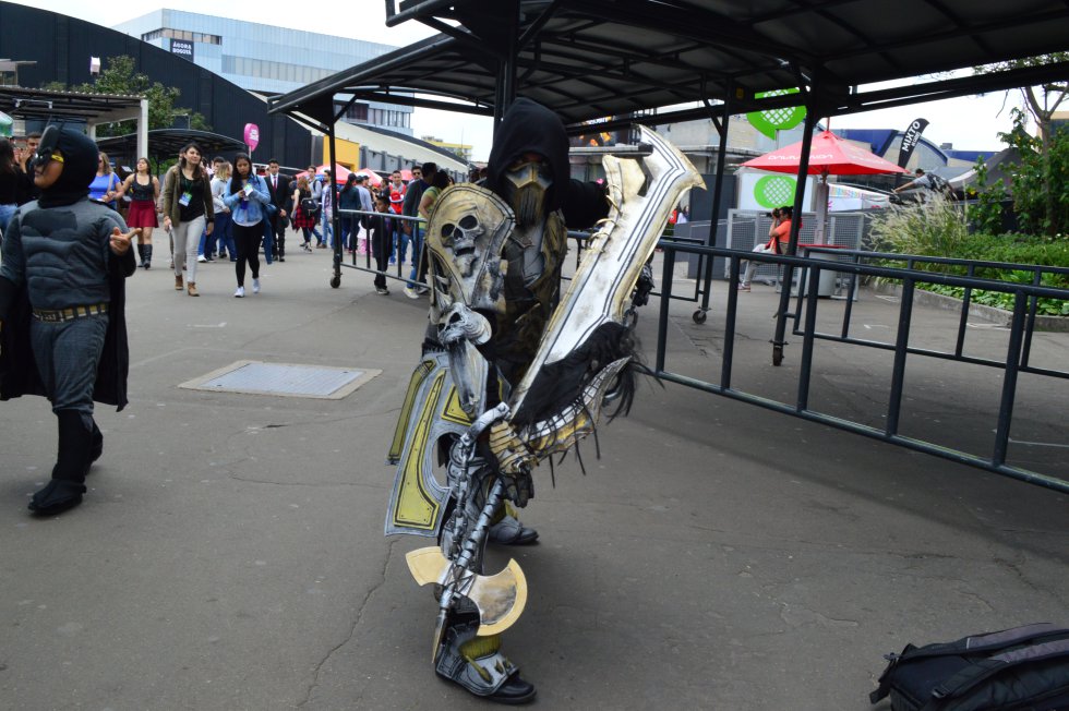 Los cosplayers no usan disfraces, sino trajes con máximo detalle para lucir como “dobles” de superhéroes, caricaturas y otros personajes del mundo de la fantasía. Los cosplayers no usan disfraces, sino trajes con máximo detalle para lucir como “dobles” de superhéroes, caricaturas y otros personajes del mundo de la fantasía.