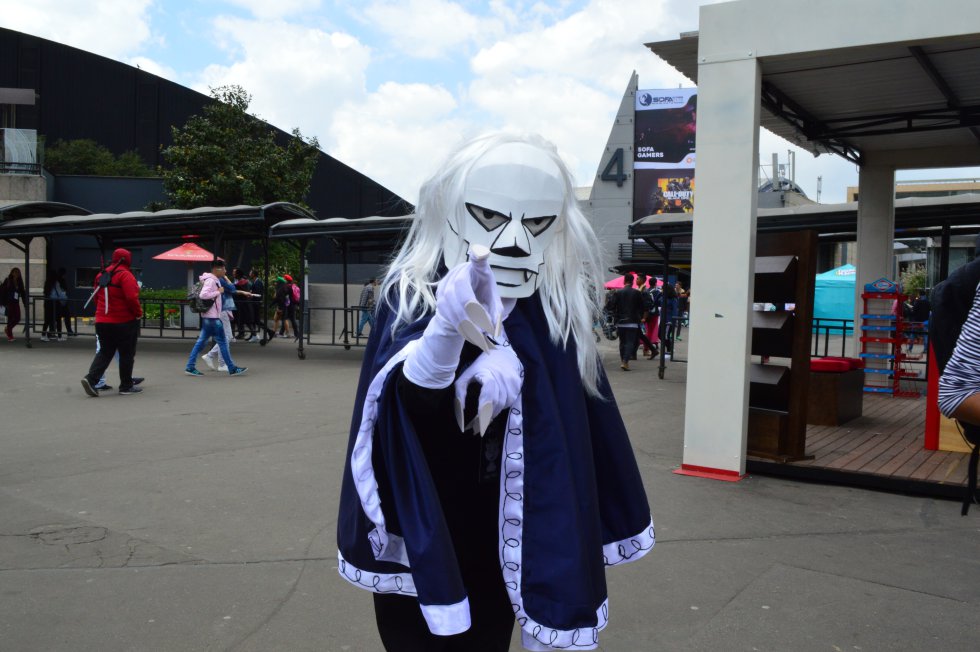 Los asistentes llegan a Corferias para divertirse, aprovechar la programación y, sobre todo, para deleitarse con los cosplayers. Los asistentes llegan a Corferias para divertirse, aprovechar la programación y, sobre todo, para deleitarse con los cosplayers.