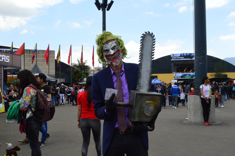 Los asistentes llegan a Corferias para divertirse, aprovechar la programación y, sobre todo, para deleitarse con los cosplayers. Los asistentes llegan a Corferias para divertirse, aprovechar la programación y, sobre todo, para deleitarse con los cosplayers.