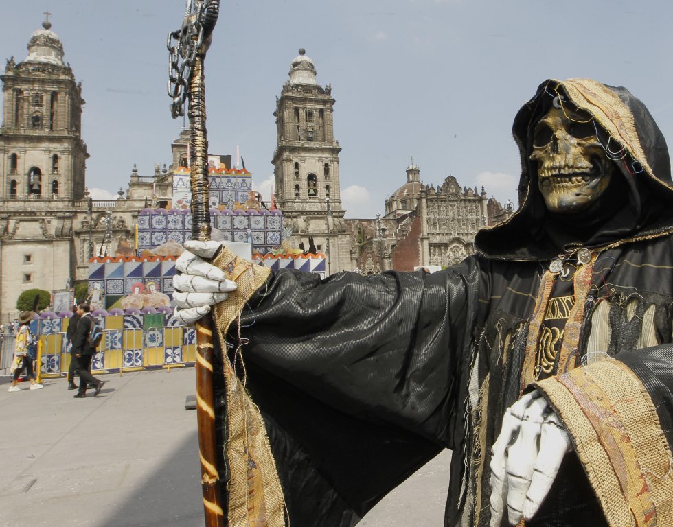La celebración del Día de Muertos se divide en dos partes: el 1 de noviembre, que es el Día de Todos los Santos y el 2 de noviembre, que se festeja el Día de Muertos. La celebración del Día de Muertos se divide en dos partes: el 1 de noviembre, que es el Día de Todos los Santos y el 2 de noviembre, que se festeja el Día de Muertos.