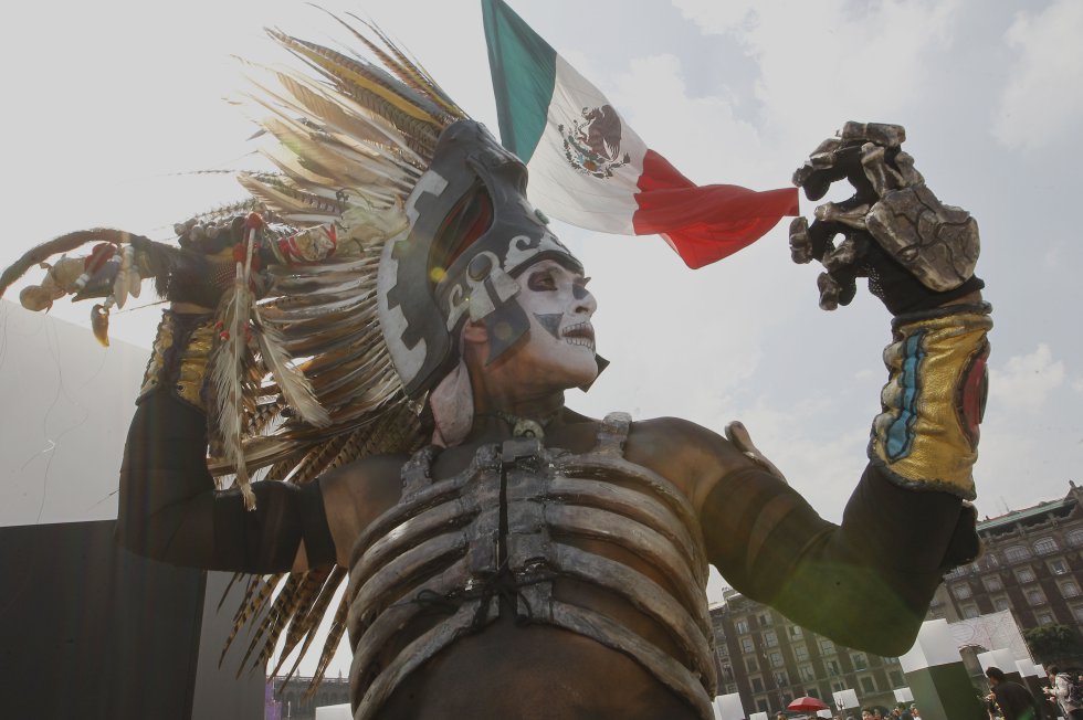 Según las tradiciones aztecas, en el más allá había 13 cielos y nueve infiernos, cuando una persona moría se iba a un cielo diferente dependiendo de las cosas que habían hecho Según las tradiciones aztecas, en el más allá había 13 cielos y nueve infiernos, cuando una persona moría se iba a un cielo diferente dependiendo de las cosas que habían hecho