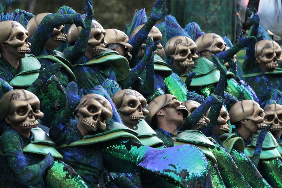 La celebración del Día de Muertos se divide en dos partes: el 1 de noviembre, que es el Día de Todos los Santos y el 2 de noviembre, que se festeja el Día de Muertos. La celebración del Día de Muertos se divide en dos partes: el 1 de noviembre, que es el Día de Todos los Santos y el 2 de noviembre, que se festeja el Día de Muertos.