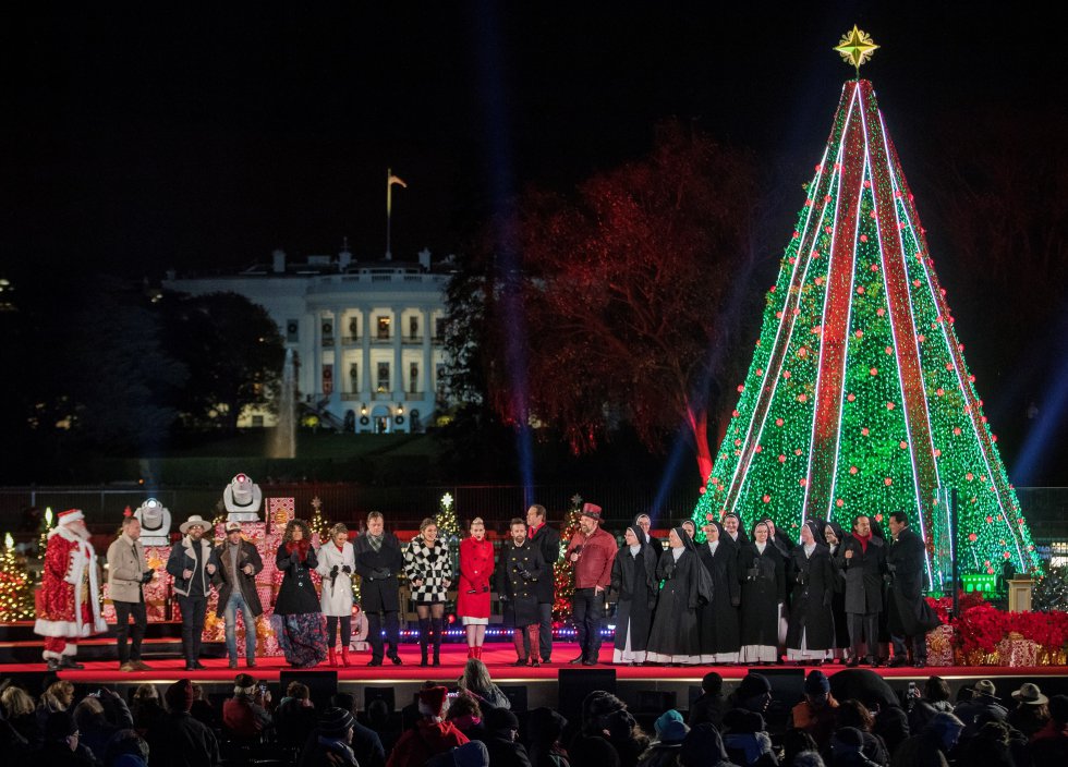 Vista de la ceremonia de iluminación del Árbol de Navidad Nacional, en The Ellipse, en President's Park, al sur de la Casa Blanca, en Washington (EE.UU.). Vista de la ceremonia de iluminación del Árbol de Navidad Nacional, en The Ellipse, en President's Park, al sur de la Casa Blanca, en Washington (EE.UU.).