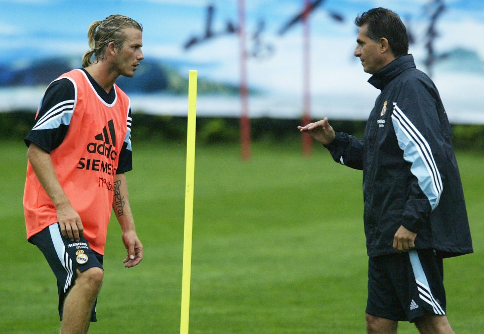 Queiroz dando indicaciones a David Beckham Queiroz dando indicaciones a David Beckham