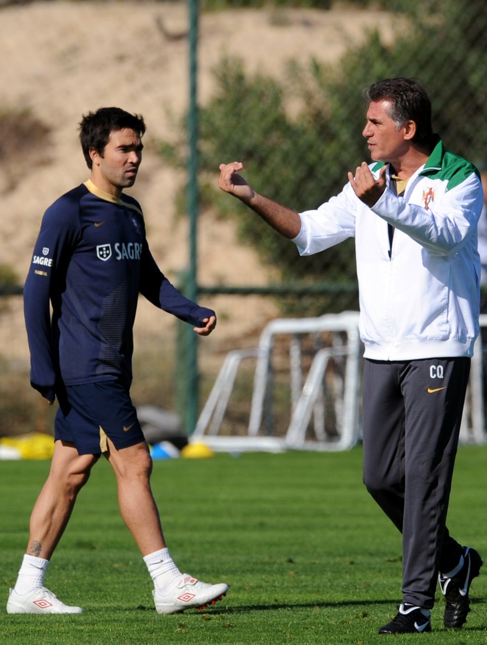 Queiroz en entrenamiento junto a Deco Queiroz en entrenamiento junto a Deco