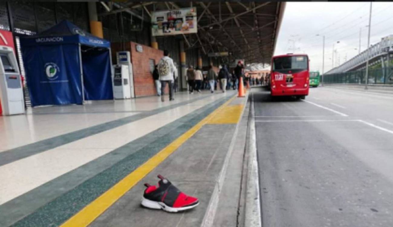 El Famosos Zapato De Trasmilenio Aparecio La Cenicienta Duena