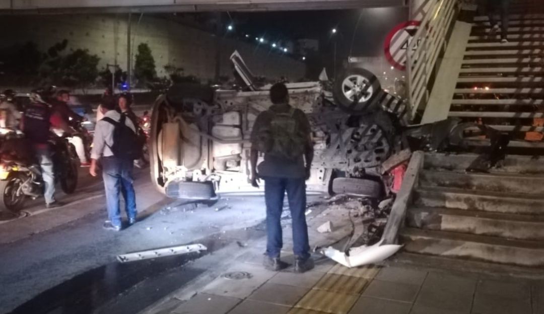 ACCIDENTE BUCARAMANGA FLORIDABLANCA HERIDOS VOLCAMIENTO CARRO Tres