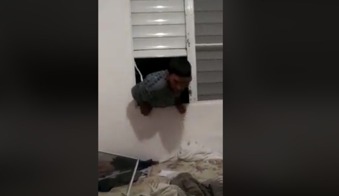 Facebook Video Hombre Golpea Expareja Indignante Hombre Rompió Ventana De La Casa De Su 3351