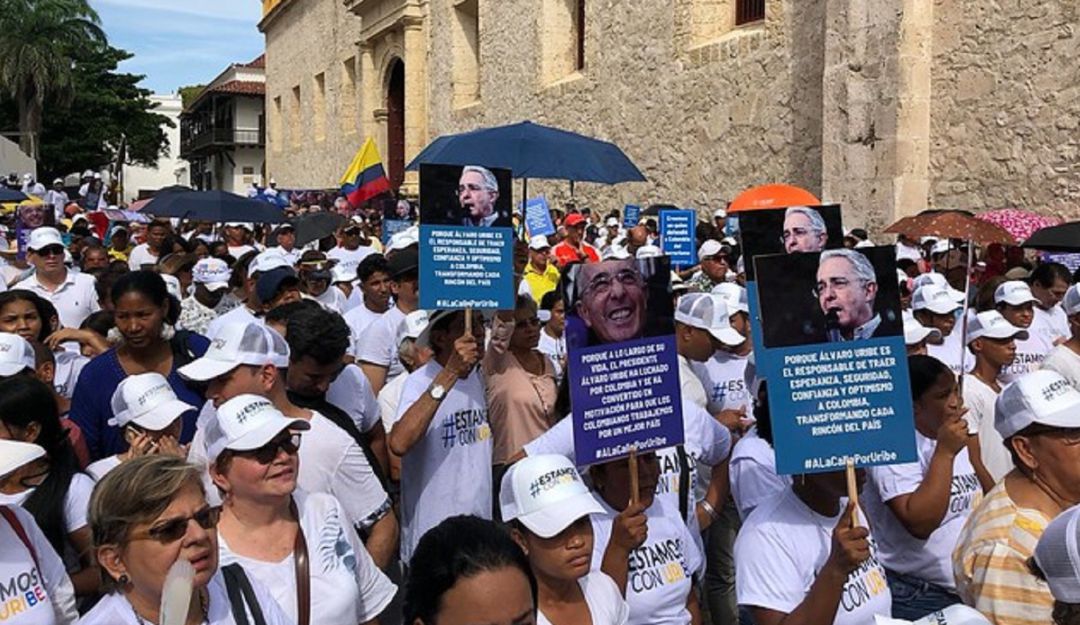 Álvaro Uribe interrogatorio: Marchas a favor de Uribe: ¿Presión Judicial o  estrategia? | Nacional | Caracol Radio