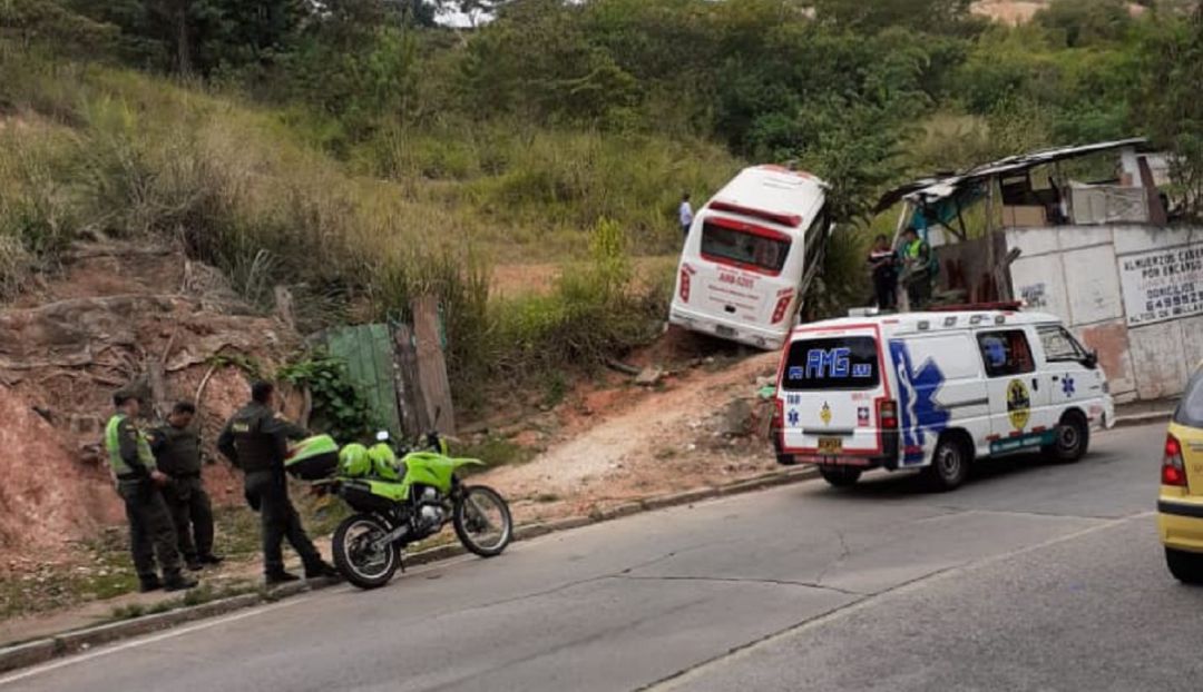Deterioro de malla vial está generando accidentes - Caracol Radio