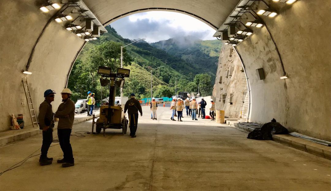 39 kilómetro de vía en funcionamiento entregará la ANI este año - Caracol Radio