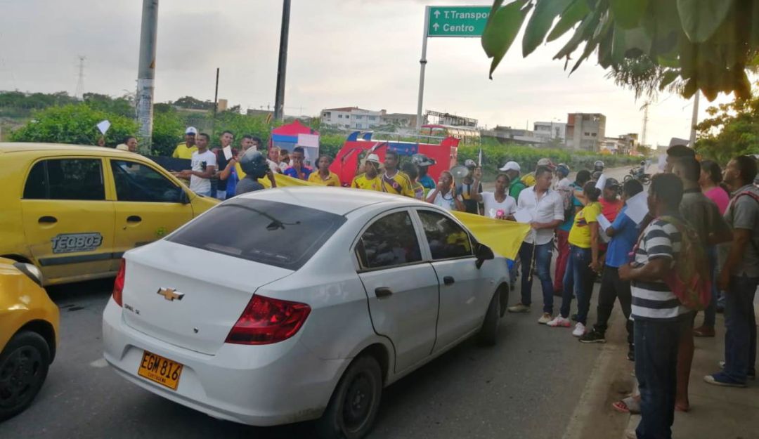 Habitantes del Pozón en Cartagena bloquearon la Cordialidad - Caracol Radio