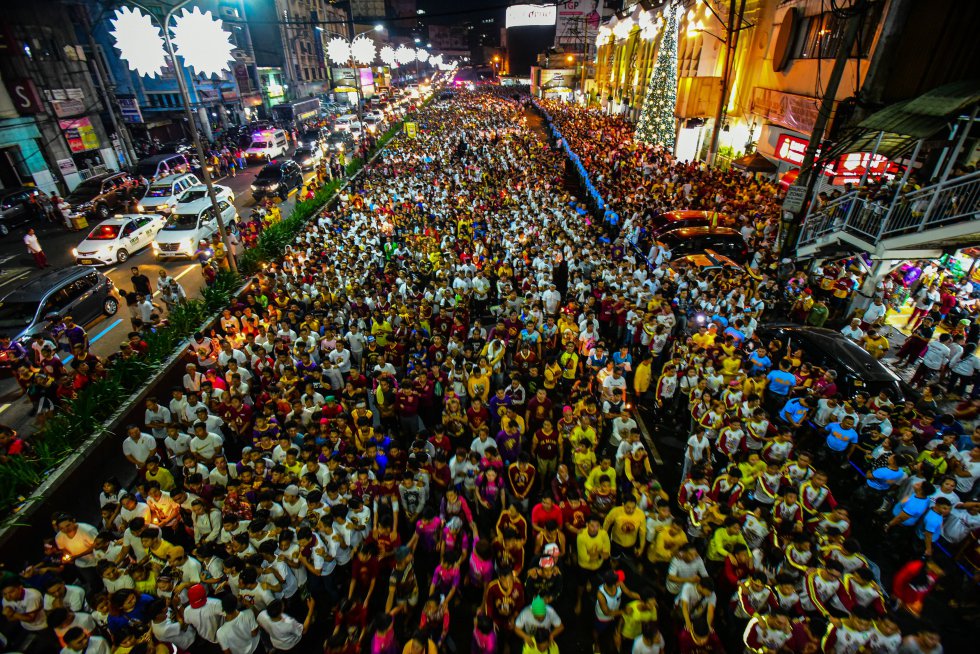 En Filipinas se reunieron cientos de devotos para celebrar la llegada del año nuevo En Filipinas se reunieron cientos de devotos para celebrar la llegada del año nuevo