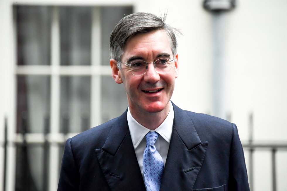 Jacob Rees-Mogg (Conservador):Fue uno de los opositores más fuertes de May, afirmando que no apoyaría ningún acuerdo a menos de que los controles migratorios se mantuvieran en la frontera de Irlanda del Norte. Jacob Rees-Mogg (Conservador):Fue uno de los opositores más fuertes de May, afirmando que no apoyaría ningún acuerdo a menos de que los controles migratorios se mantuvieran en la frontera de Irlanda del Norte.