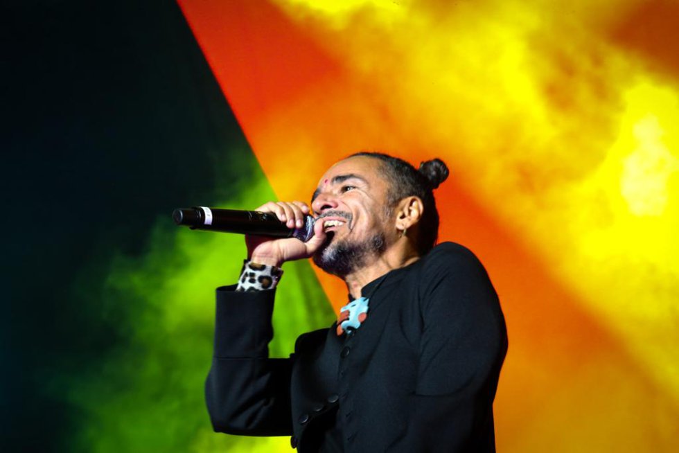 Rubén Albarrán de Café Tacvba interpretó 'Lo que sangra' Rubén Albarrán de Café Tacvba interpretó 'Lo que sangra'
