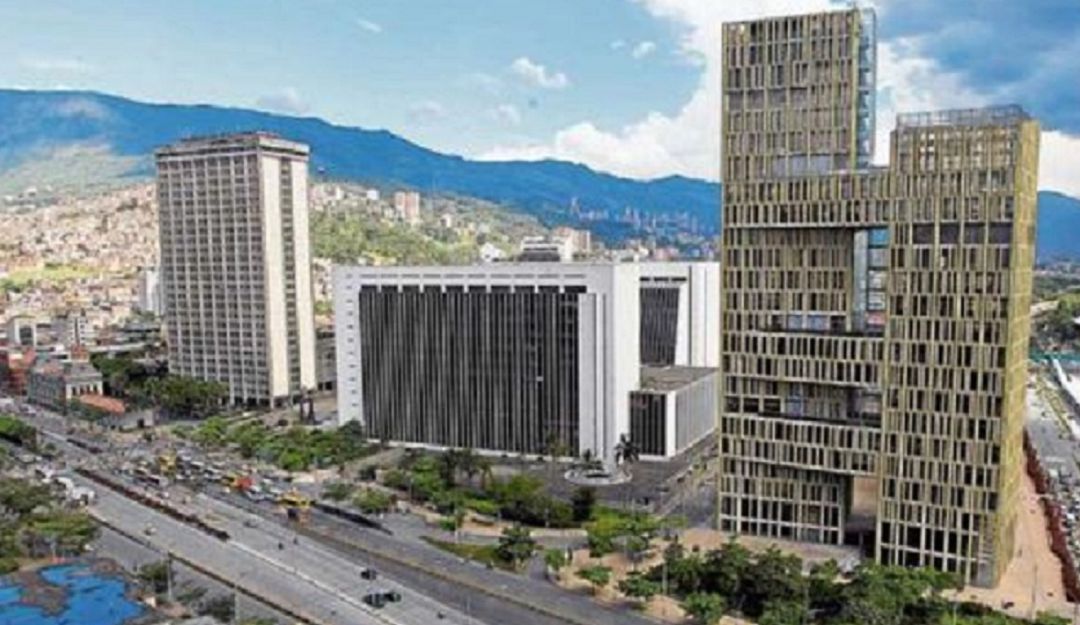Toque De Queda Medellin Covid 19 Finalizo El Toque De Queda Y Pico Y Cedula En Medellin Medellin Caracol Radio