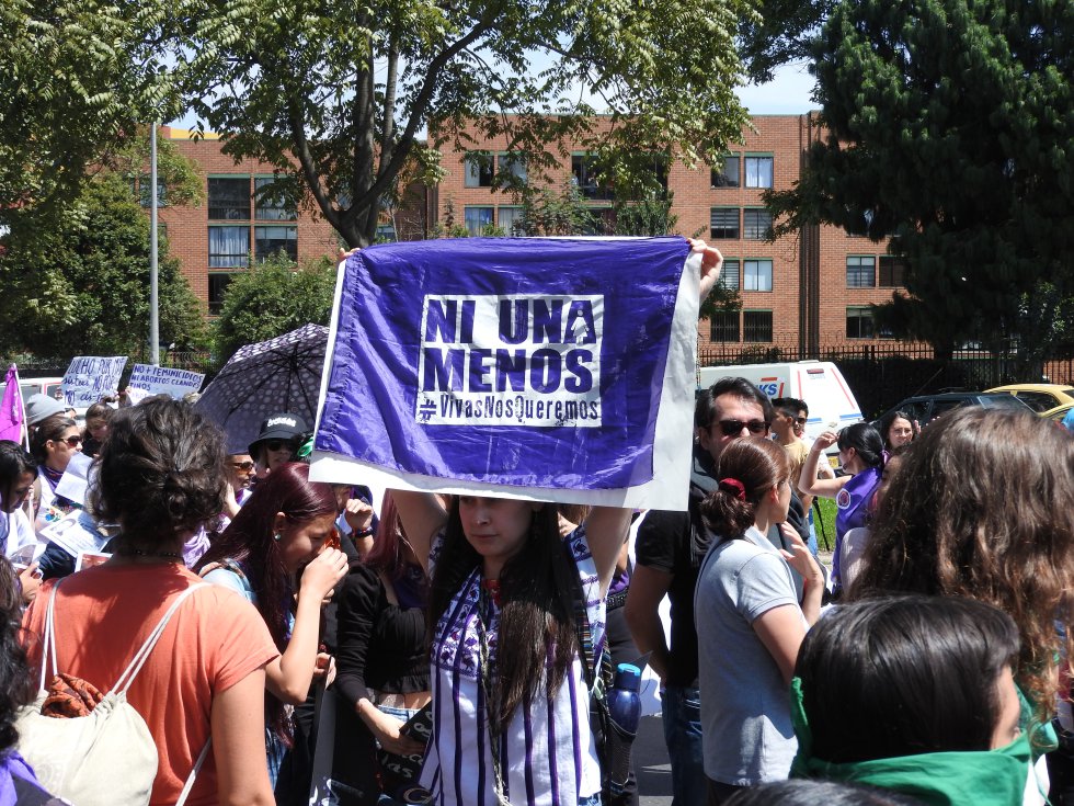 Mujeres que piden a la sociedad que se acaben los feminicidios en país. Mujeres que piden a la sociedad que se acaben los feminicidios en país.