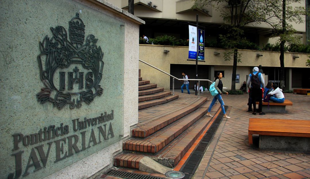 Noticia Bogotá: Universidad Javeriana suspende graduaciones por  coronavirus: Universidad Javeriana suspende graduaciones por coronavirus |  Salud | Caracol Radio