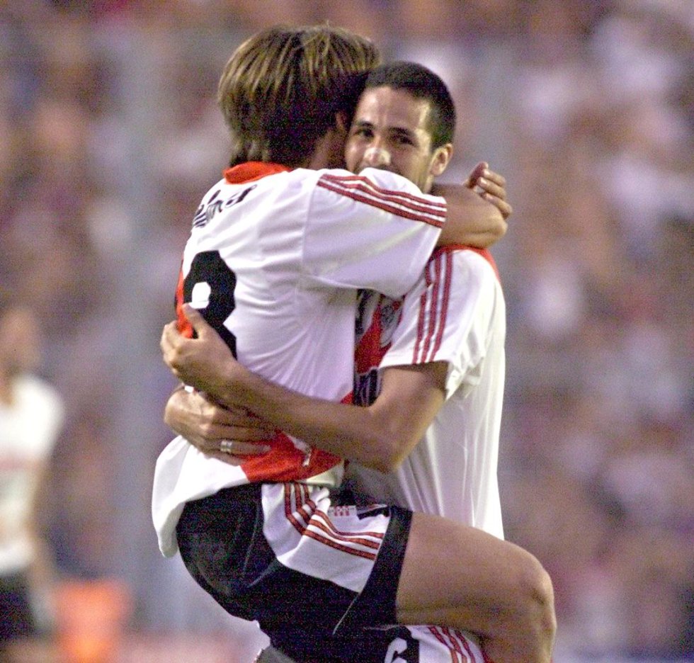 Seguido de Ángel llegó Yepes, en 1999. Hizo parte del equipo campeón del Apertura 1999 y el Clausura 2000. Además, alcanzó a marcar 6 goles antes de partir al Nantes en 2002. Seguido de Ángel llegó Yepes, en 1999. Hizo parte del equipo campeón del Apertura 1999 y el Clausura 2000. Además, alcanzó a marcar 6 goles antes de partir al Nantes en 2002.