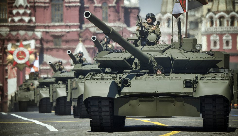 El desfile en conmemoración del septuagésimo quinto aniversario de la victoria de la Unión Soviética sobre la Alemania nazi se ha celebrado finalmente el miércoles 24 de junio en la Plaza Roja de Moscú, tras haber tenido que ser aplazada su celebración el 9 de mayo como consecuencia de la pandemia del coronavirus. El desfile en conmemoración del septuagésimo quinto aniversario de la victoria de la Unión Soviética sobre la Alemania nazi se ha celebrado finalmente el miércoles 24 de junio en la Plaza Roja de Moscú, tras haber tenido que ser aplazada su celebración el 9 de mayo como consecuencia de la pandemia del coronavirus.