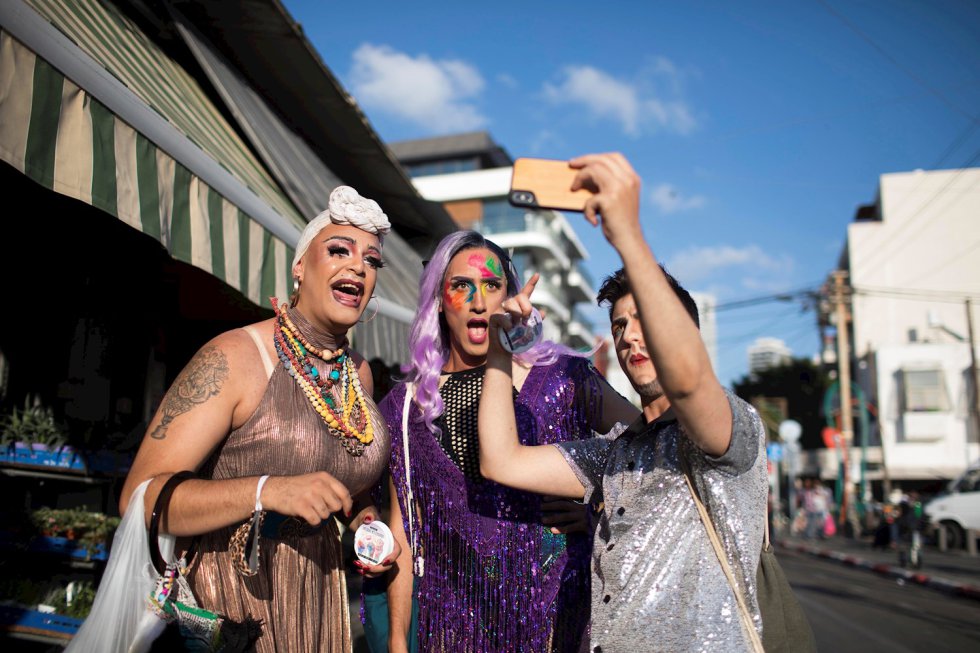 Espectáculo de drags, durante eun evento LGBTI, en Tel Aviv, Israel. Se realizó en reemplazo del desfile anual del Orgullo, cancelado a causa del COVID-19. Espectáculo de drags, durante eun evento LGBTI, en Tel Aviv, Israel. Se realizó en reemplazo del desfile anual del Orgullo, cancelado a causa del COVID-19.