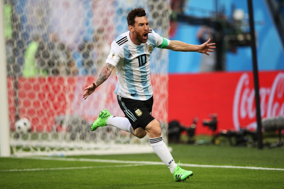 Entretanto, con Argentina, ha celebrado 34 tantos en partidos amistosos, 21 en eliminatorias sudamericanas, 9 en partidos de la Copa América y 6 en la Copa del Mundo. Entretanto, con Argentina, ha celebrado 34 tantos en partidos amistosos, 21 en eliminatorias sudamericanas, 9 en partidos de la Copa América y 6 en la Copa del Mundo.