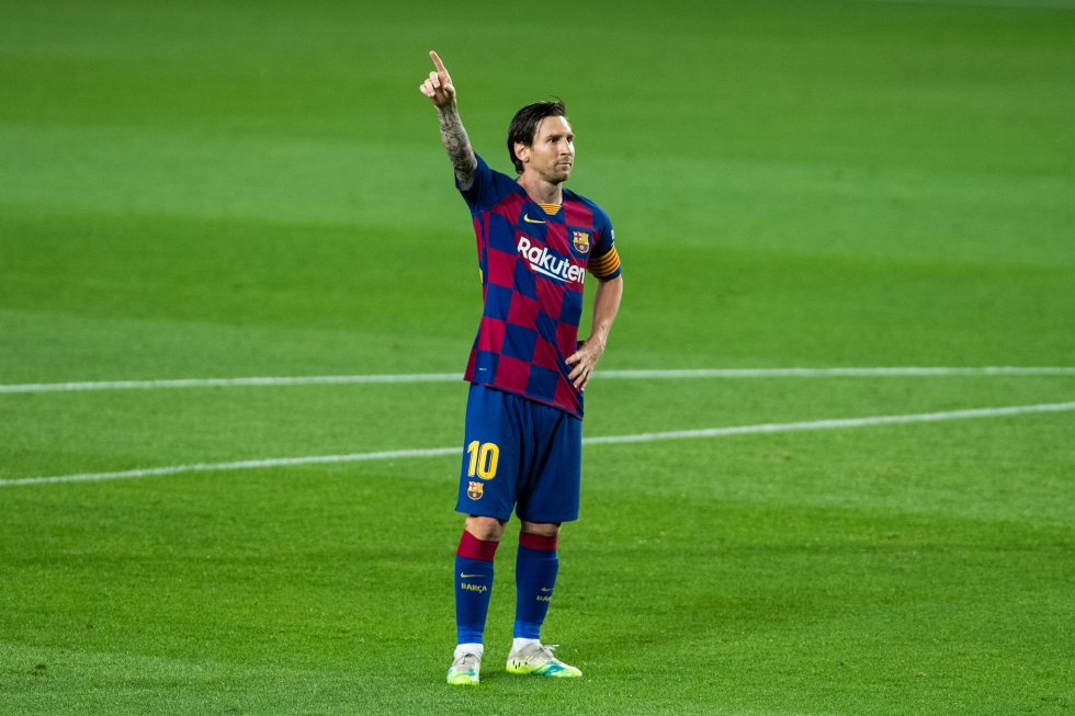 Otro récord que Messi tiene cerca es el de más goles oficiales en un único club. Pelé logró 643 con el Santos, antes de irse al Cosmos estadounidense, trece más de los que actualmente acumula Messi con el Barça. Otro récord que Messi tiene cerca es el de más goles oficiales en un único club. Pelé logró 643 con el Santos, antes de irse al Cosmos estadounidense, trece más de los que actualmente acumula Messi con el Barça.