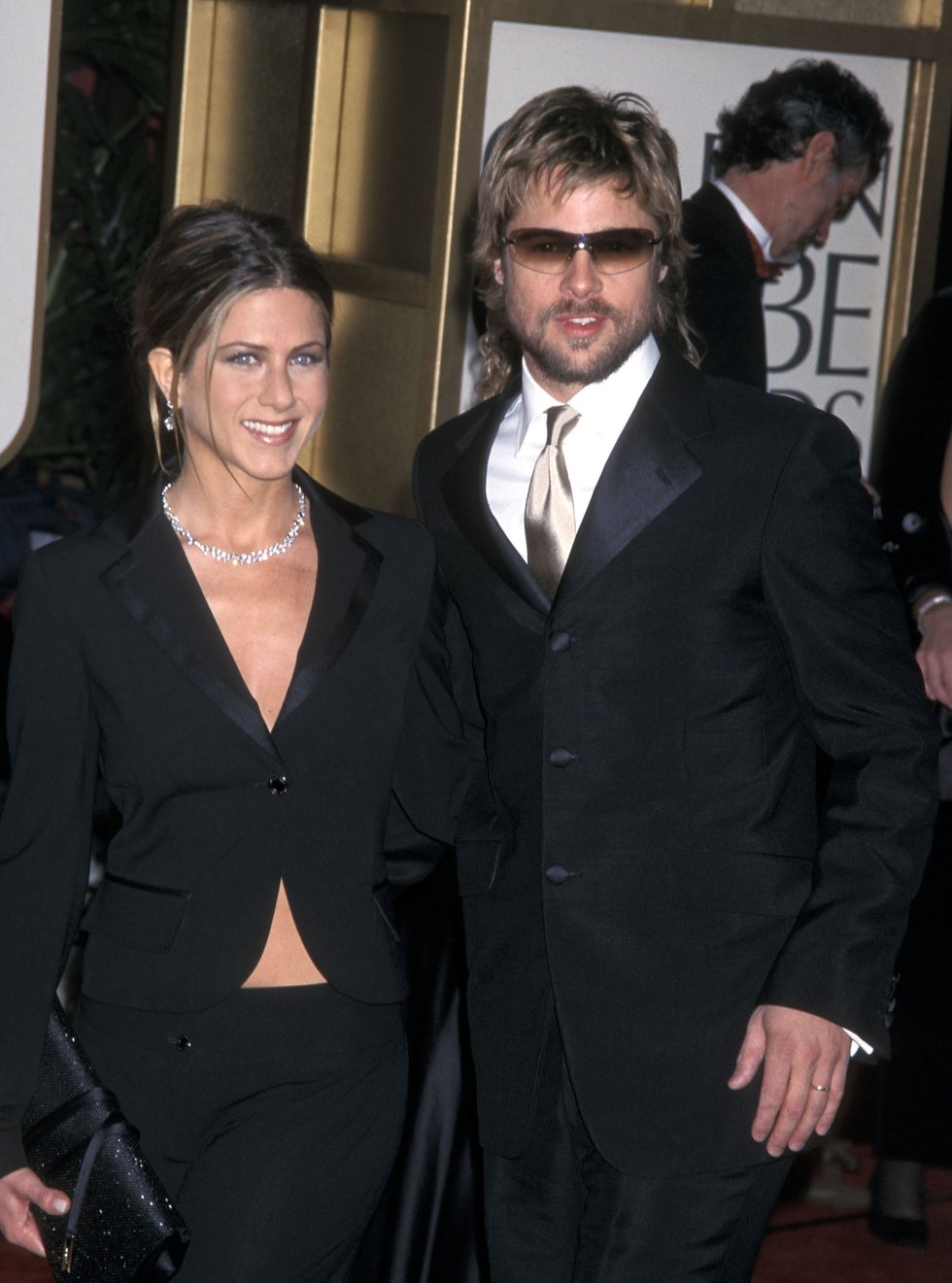 Brad Pitt engañó a Jennifer Aniston con Angelina Jolie. Brad Pitt engañó a Jennifer Aniston con Angelina Jolie.