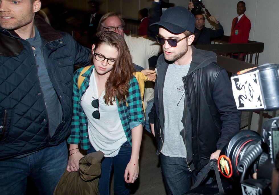 En el mundo de la farándula fue un escándalo que la actriz Kristen Stewart engañara a su novio Robert Pattinson con un director de cine. En el mundo de la farándula fue un escándalo que la actriz Kristen Stewart engañara a su novio Robert Pattinson con un director de cine.